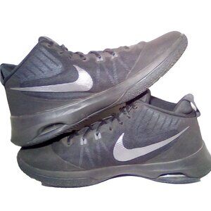 Nike Air Versatile Mens Size 13 NBK 852433-001 Black Basketball Shoes Sneakers